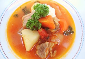 ボルシチ風牛肉と野菜のスープ煮
