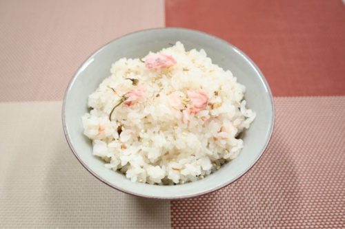 春薫る桜の花ご飯 桜乳業株式会社 春薫る桜の花ご飯 桜乳業株式会社
